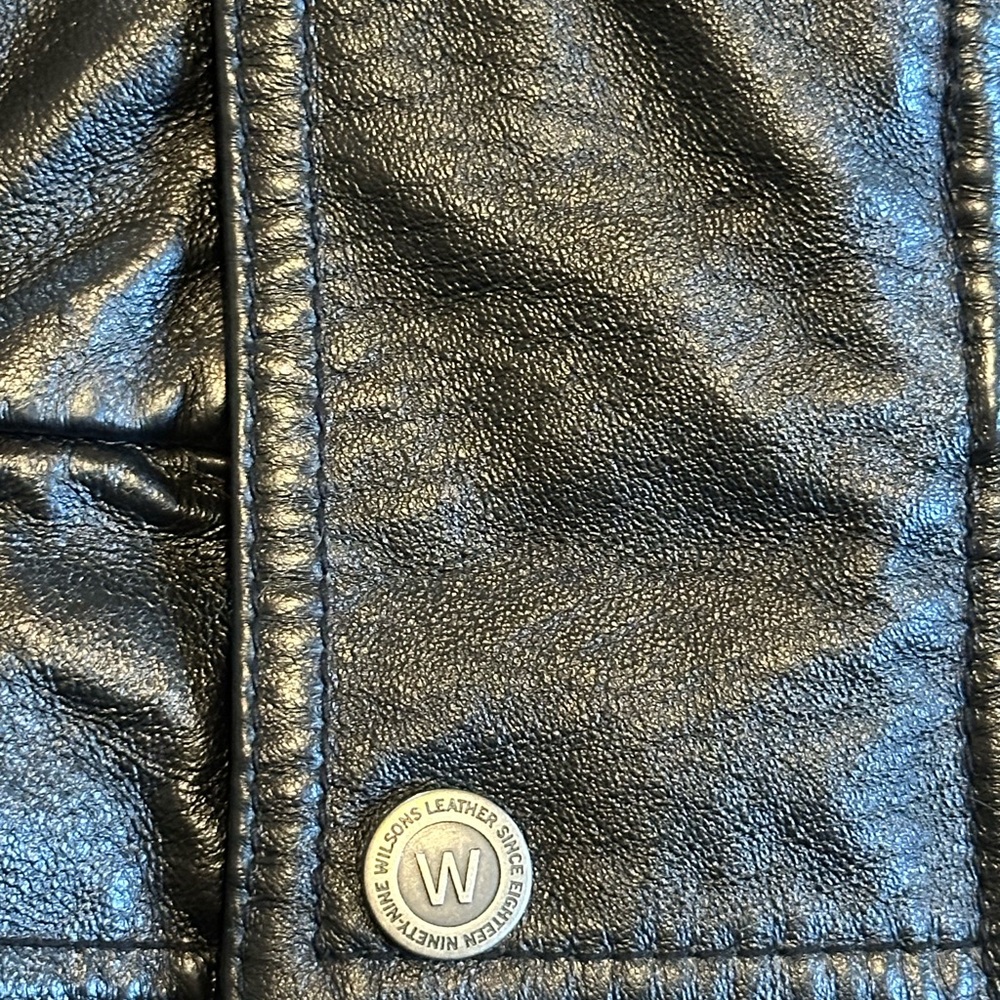 Wilsons Leather Black Bomber Jacket Men's
Medium Thinsulate Insulation RN 69426 - Picture 9 of 15
